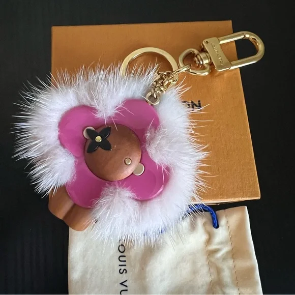 Louis Vuitton Porto Cure Vivienne Fur Charm GP x Wood Pink❤️Authentic in box - Picture 5 of 9